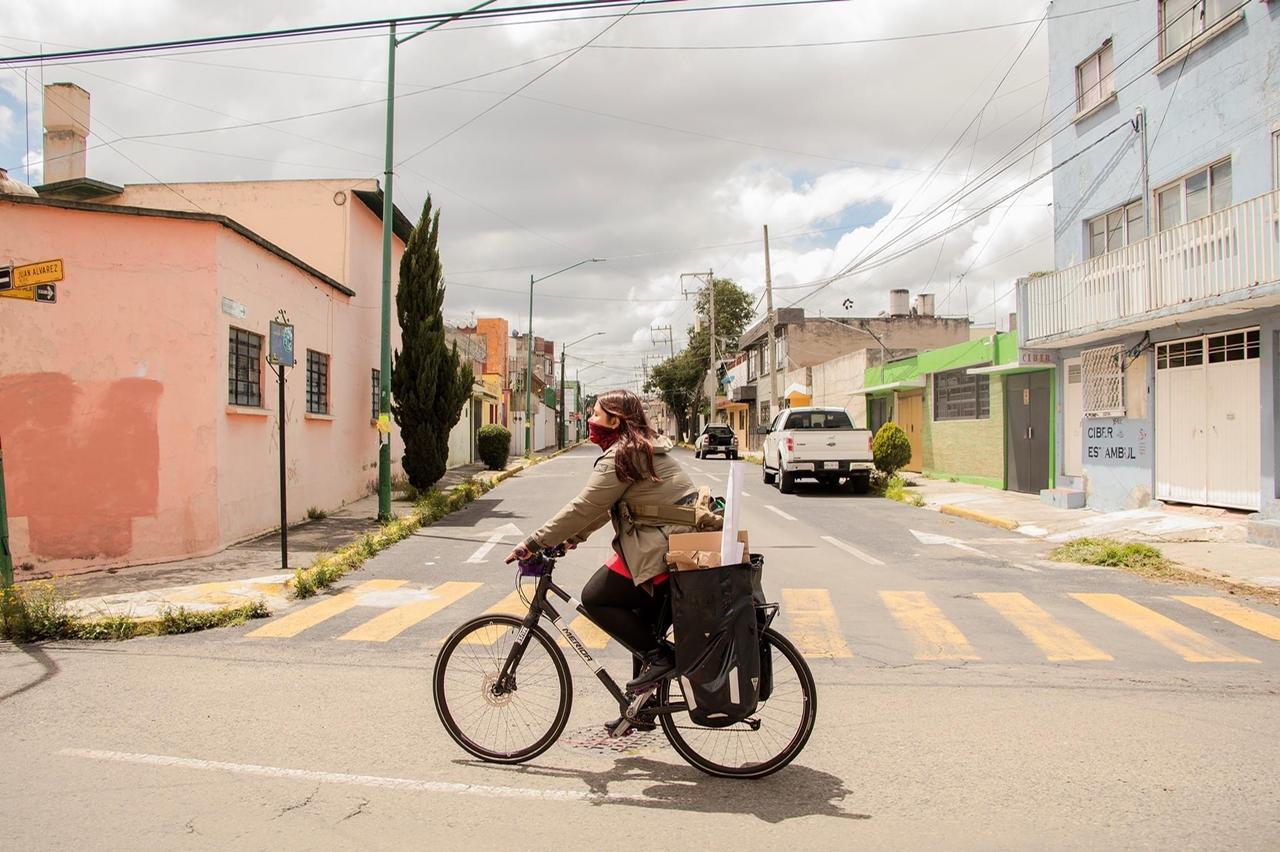 mujeres bicicleta modo de transporte